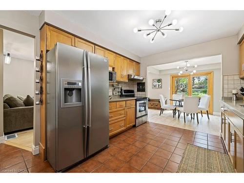 16 Linington Trail, Dundas, ON - Indoor Photo Showing Kitchen
