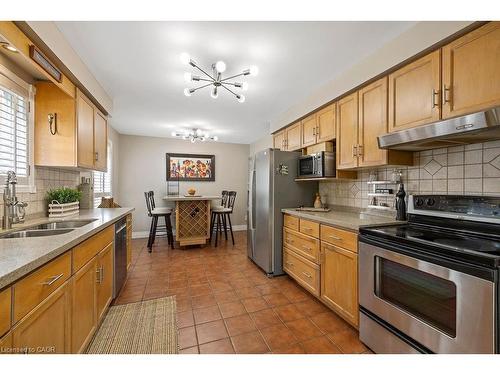 16 Linington Trail, Dundas, ON - Indoor Photo Showing Kitchen With Double Sink