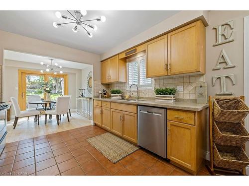 16 Linington Trail, Dundas, ON - Indoor Photo Showing Kitchen With Double Sink