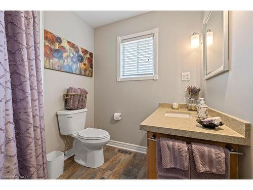 16 Linington Trail, Dundas, ON - Indoor Photo Showing Bathroom