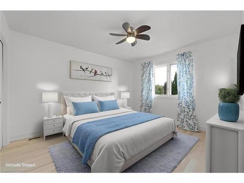 16 Linington Trail, Dundas, ON - Indoor Photo Showing Bedroom