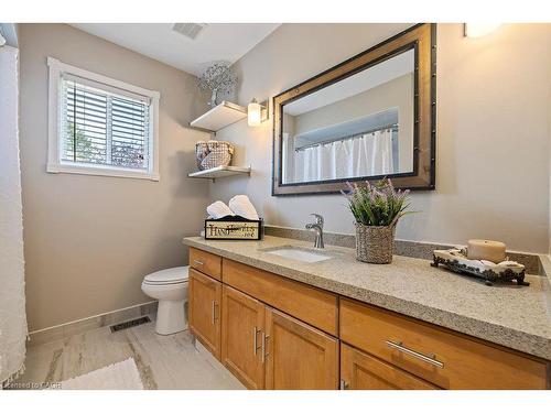 16 Linington Trail, Dundas, ON - Indoor Photo Showing Bathroom