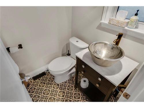710 Hager Avenue, Burlington, ON - Indoor Photo Showing Bathroom