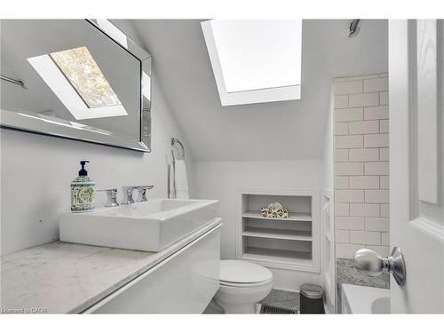 710 Hager Avenue, Burlington, ON - Indoor Photo Showing Bathroom