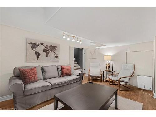 710 Hager Avenue, Burlington, ON - Indoor Photo Showing Living Room