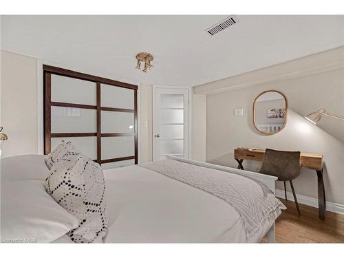 710 Hager Avenue, Burlington, ON - Indoor Photo Showing Bedroom