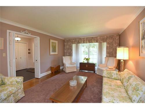 142 Marigold Court, Ancaster, ON - Indoor Photo Showing Living Room