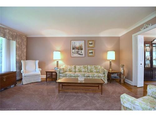 142 Marigold Court, Ancaster, ON - Indoor Photo Showing Living Room