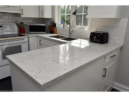 142 Marigold Court, Ancaster, ON - Indoor Photo Showing Kitchen With Double Sink