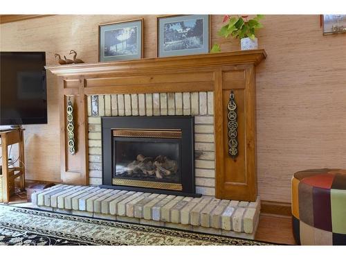 142 Marigold Court, Ancaster, ON - Indoor Photo Showing Living Room With Fireplace