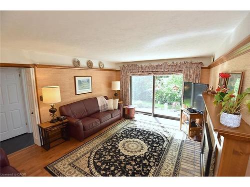 142 Marigold Court, Ancaster, ON - Indoor Photo Showing Living Room