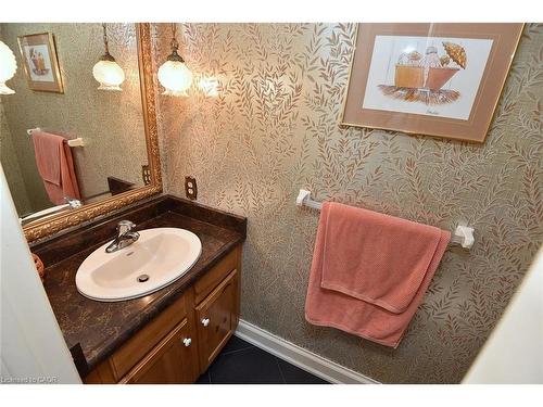142 Marigold Court, Ancaster, ON - Indoor Photo Showing Bathroom