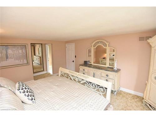 142 Marigold Court, Ancaster, ON - Indoor Photo Showing Bedroom