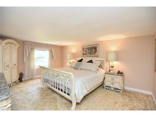 142 Marigold Court, Ancaster, ON - Indoor Photo Showing Bedroom