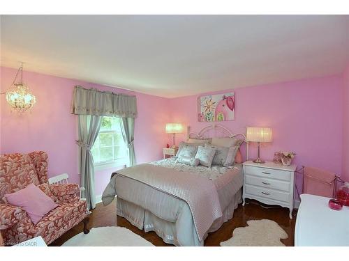 142 Marigold Court, Ancaster, ON - Indoor Photo Showing Bedroom