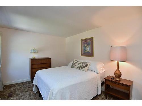 142 Marigold Court, Ancaster, ON - Indoor Photo Showing Bedroom