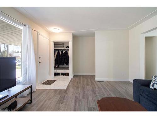 187 Clover Place, Kitchener, ON - Indoor Photo Showing Living Room