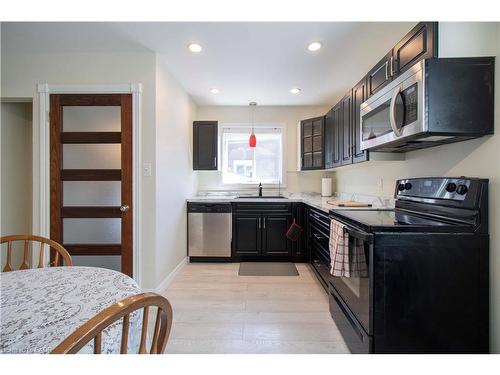 187 Clover Place, Kitchener, ON - Indoor Photo Showing Kitchen