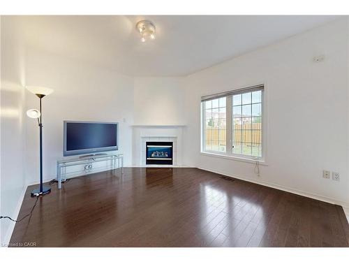 6509 Valiant Heights, Mississauga, ON - Indoor Photo Showing Living Room With Fireplace