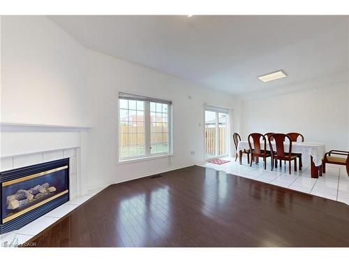 6509 Valiant Heights, Mississauga, ON - Indoor Photo Showing Living Room With Fireplace
