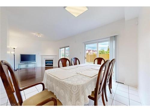 6509 Valiant Heights, Mississauga, ON - Indoor Photo Showing Dining Room
