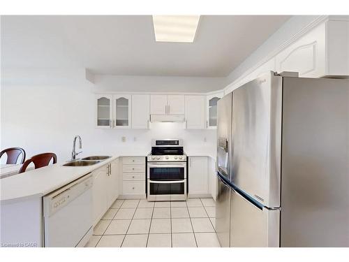 6509 Valiant Heights, Mississauga, ON - Indoor Photo Showing Kitchen With Double Sink