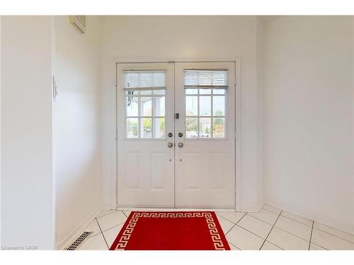 6509 Valiant Heights, Mississauga, ON - Indoor Photo Showing Other Room