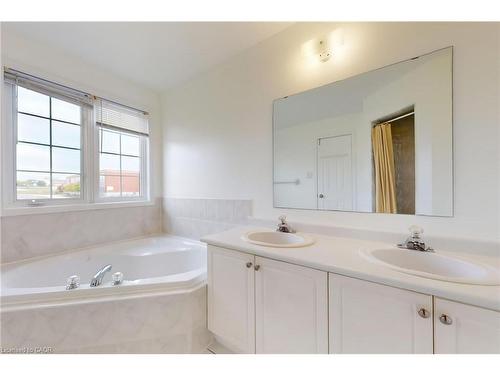 6509 Valiant Heights, Mississauga, ON - Indoor Photo Showing Bathroom