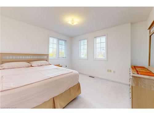 6509 Valiant Heights, Mississauga, ON - Indoor Photo Showing Bedroom