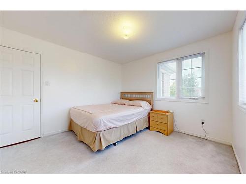 6509 Valiant Heights, Mississauga, ON - Indoor Photo Showing Bedroom