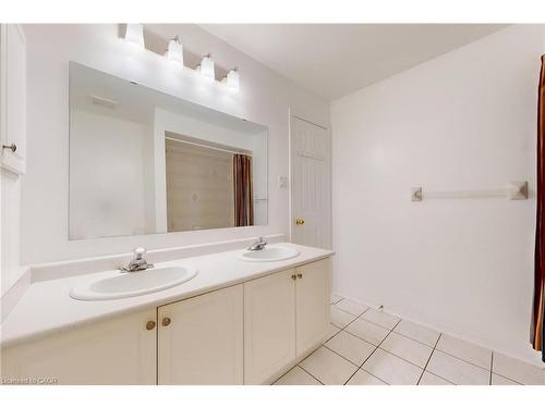 6509 Valiant Heights, Mississauga, ON - Indoor Photo Showing Bathroom