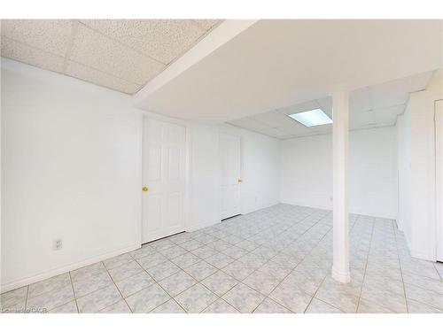 6509 Valiant Heights, Mississauga, ON - Indoor Photo Showing Other Room