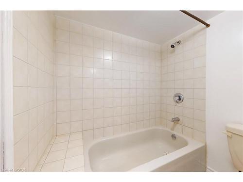 6509 Valiant Heights, Mississauga, ON - Indoor Photo Showing Bathroom