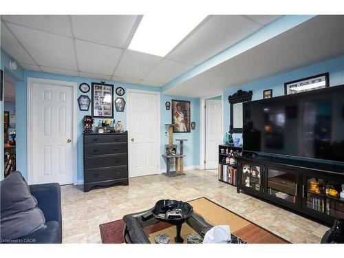 40 Balsam Street, Welland, ON - Indoor Photo Showing Living Room