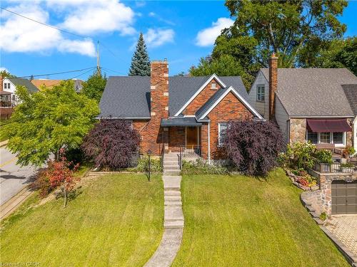 5201 Valley Way  Niagara Falls, ON L2E 1X3