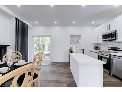 38 East 16Th Street, Hamilton, ON - Indoor Photo Showing Kitchen With Upgraded Kitchen