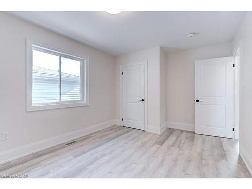 38 East 16Th Street, Hamilton, ON - Indoor Photo Showing Other Room