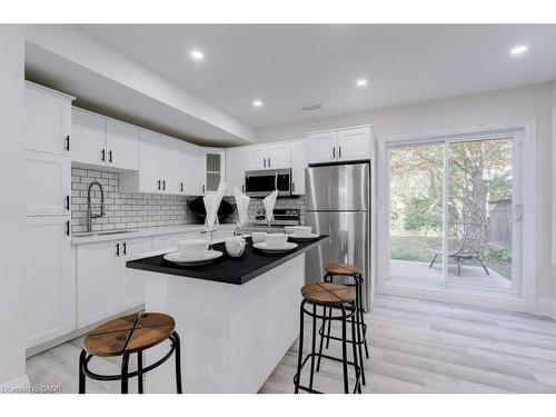 38 East 16Th Street, Hamilton, ON - Indoor Photo Showing Kitchen With Upgraded Kitchen