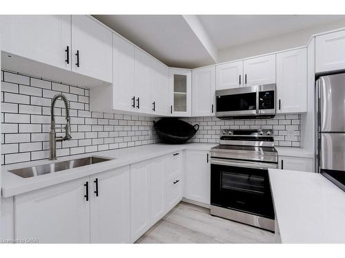 38 East 16Th Street, Hamilton, ON - Indoor Photo Showing Kitchen With Double Sink