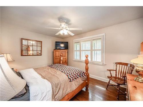 557 Stillwater Crescent, Burlington, ON - Indoor Photo Showing Bedroom