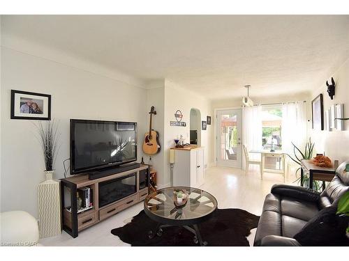 26 Heywood Avenue, St. Catharines, ON - Indoor Photo Showing Living Room