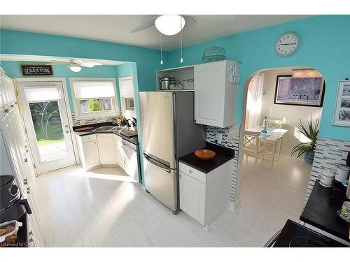 26 Heywood Avenue, St. Catharines, ON - Indoor Photo Showing Kitchen