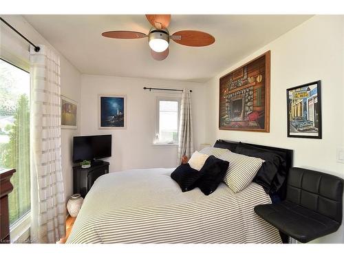 26 Heywood Avenue, St. Catharines, ON - Indoor Photo Showing Bedroom