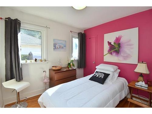 26 Heywood Avenue, St. Catharines, ON - Indoor Photo Showing Bedroom