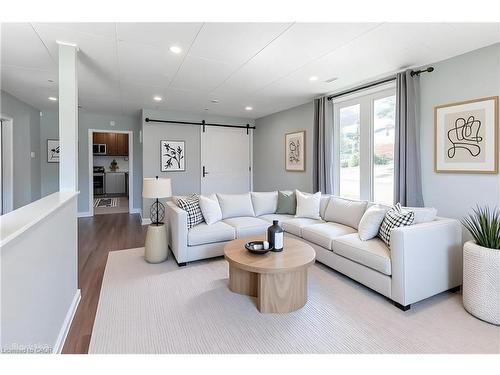 109 Carroll Street, Ingersoll, ON - Indoor Photo Showing Living Room