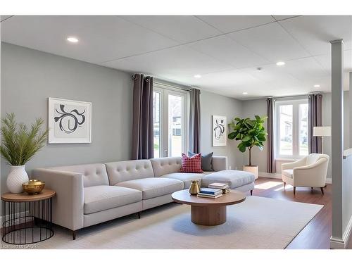 109 Carroll Street, Ingersoll, ON - Indoor Photo Showing Living Room