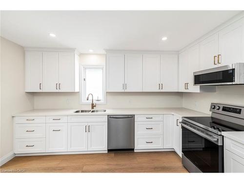 21-17 Garden Drive, Smithville, ON - Indoor Photo Showing Kitchen With Double Sink