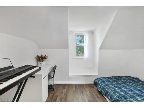 61 Broadway Avenue, Hamilton, ON - Indoor