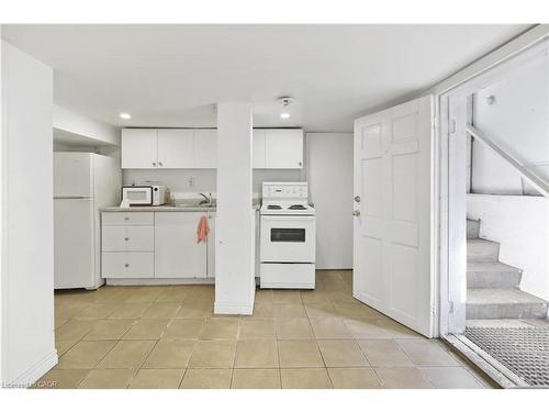 61 Broadway Avenue, Hamilton, ON - Indoor Photo Showing Kitchen