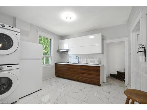 61 Broadway Avenue, Hamilton, ON - Indoor Photo Showing Laundry Room